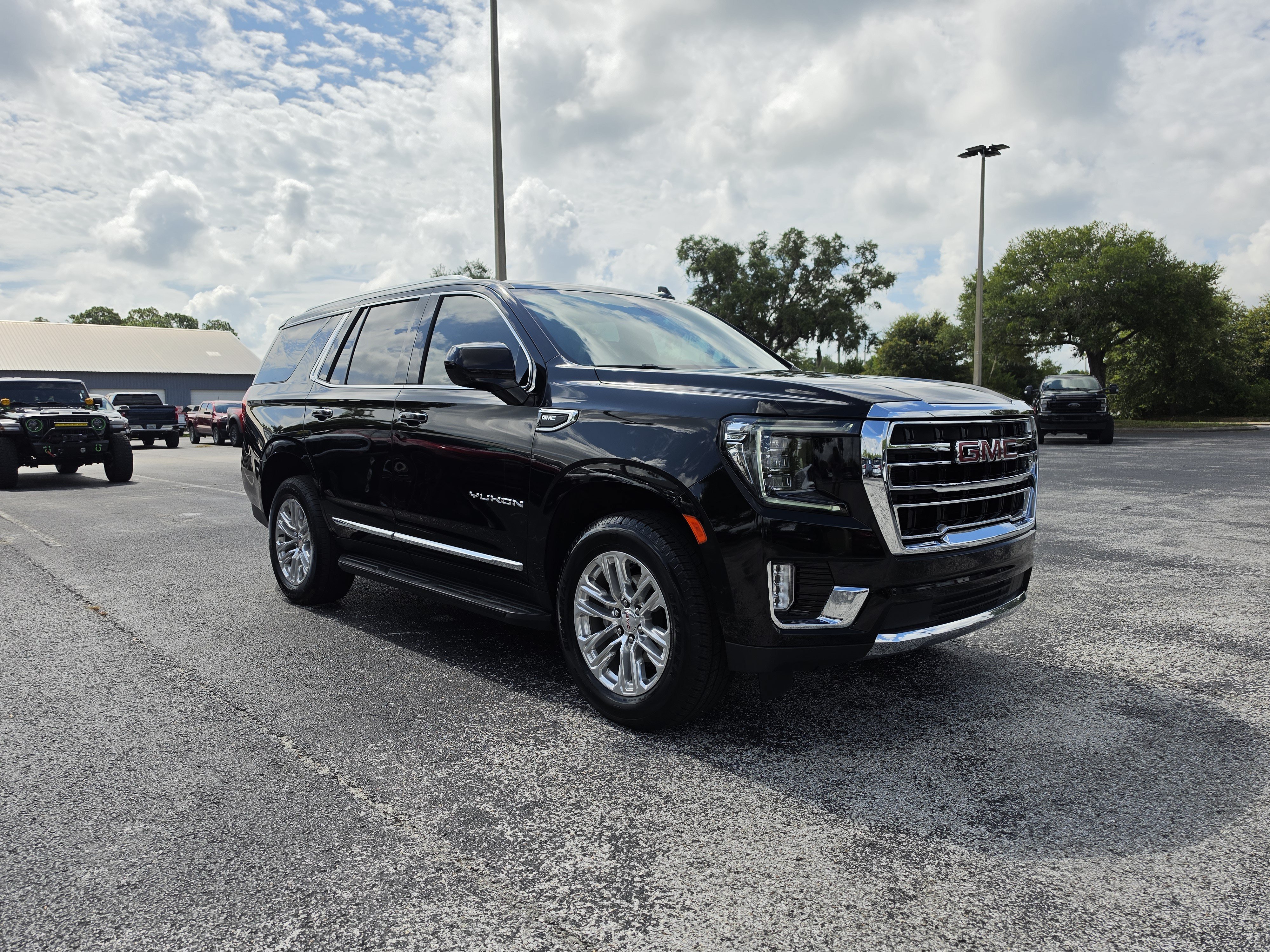 Used 2023 Onyx Black GMC SLT image 1