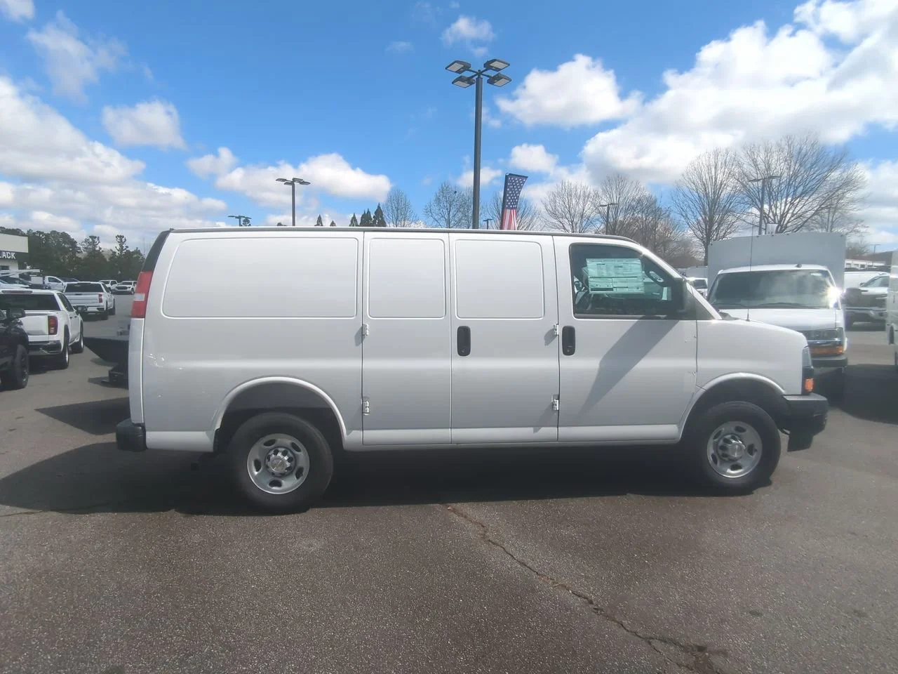 New 2025 Summit White Chevrolet WT image 9