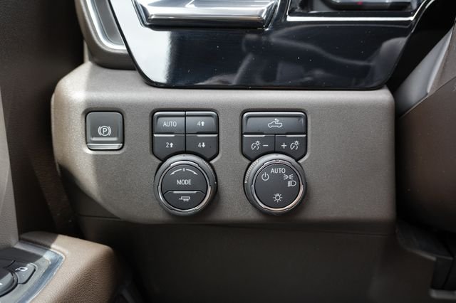 Used 2025 White Chevrolet LT image 22