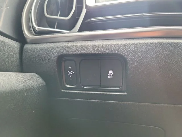 Certified Used 2024 White Kia S image 31