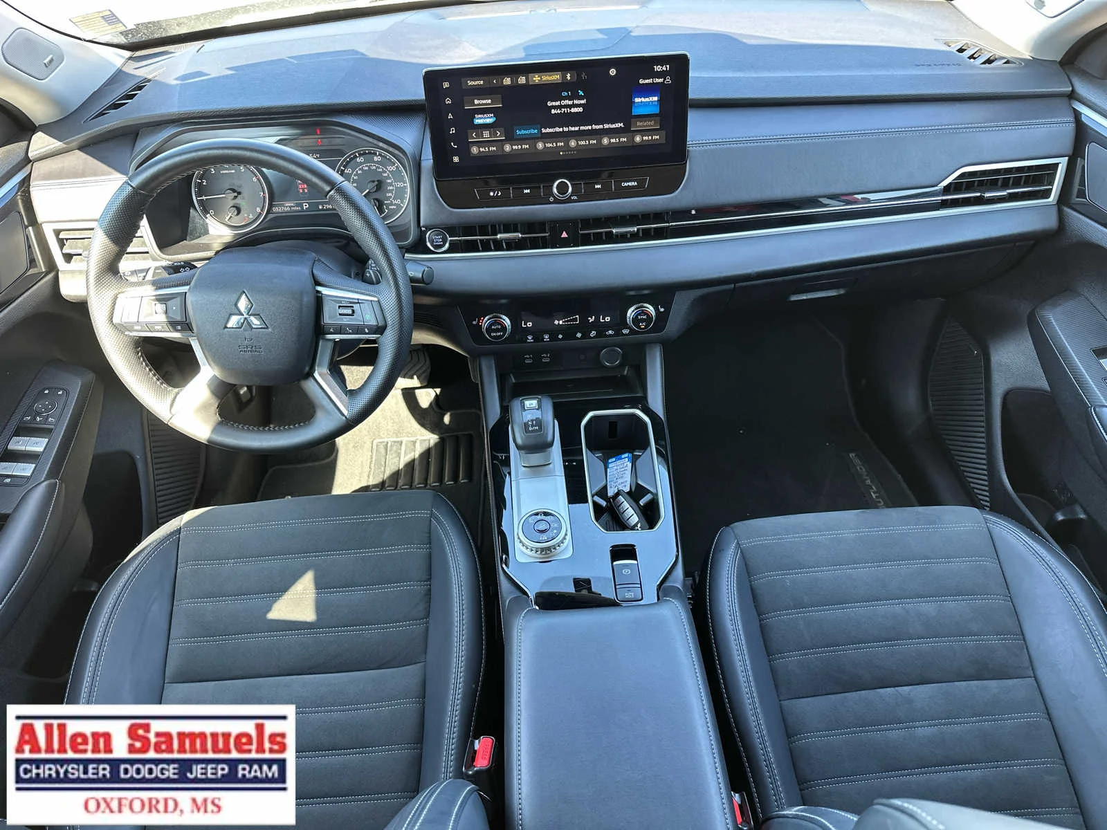 2025 Mitsubishi Outlander SE - Photo 14