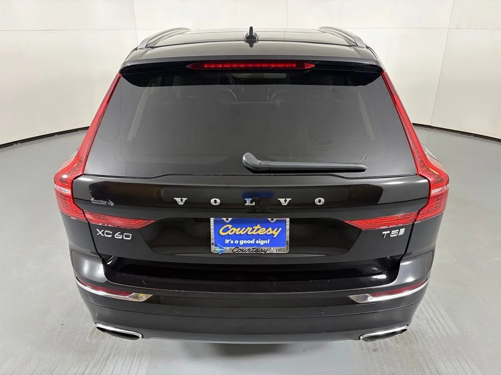 Used 2020 Onyx Black Metallic Volvo T5 Inscription image 7