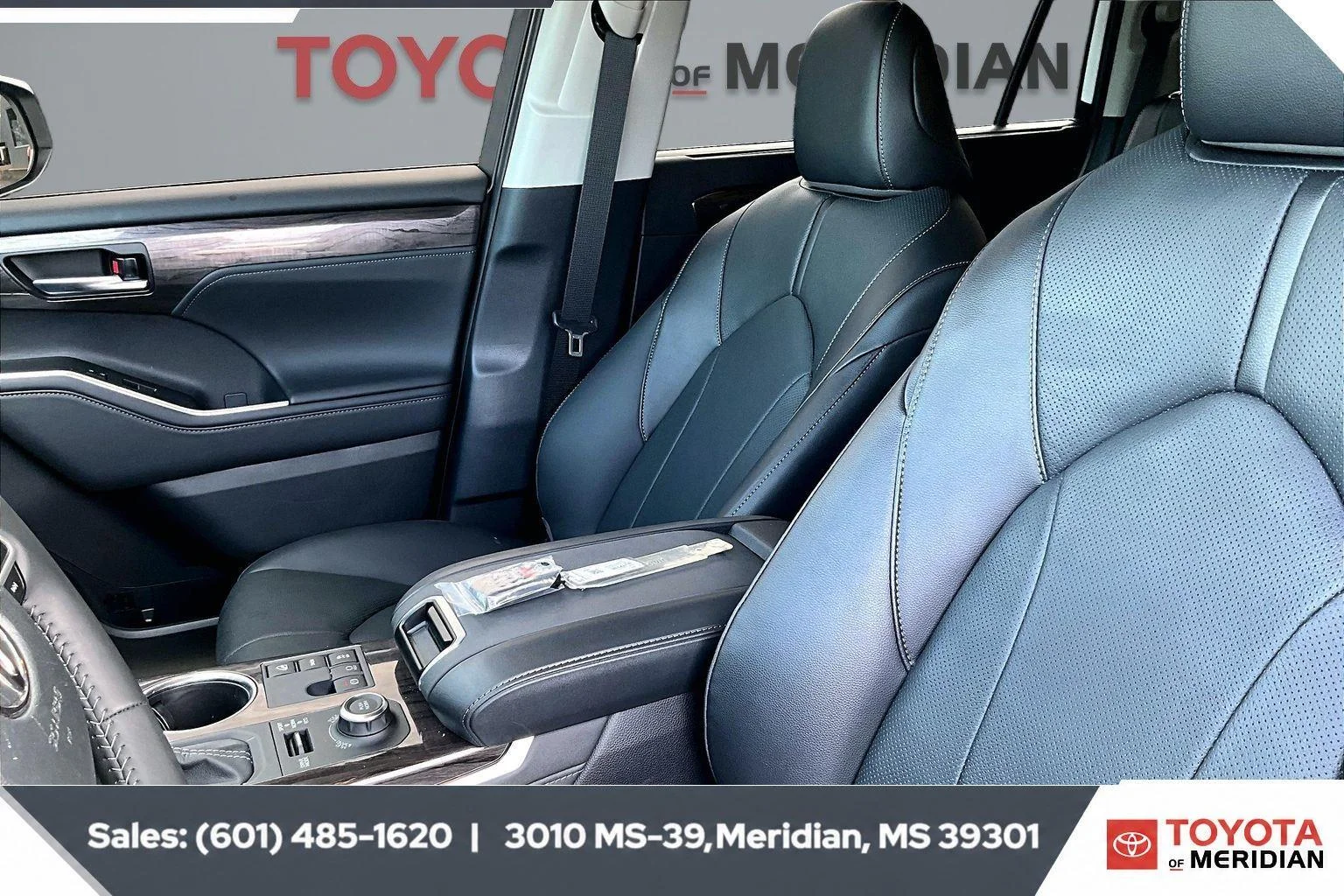 Used 2026 Wind Chill Pearl Toyota Limited image 18