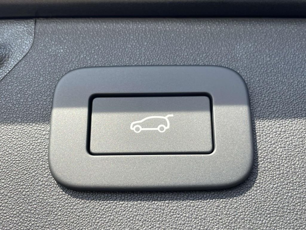 New 2026 Carpathian Grey Land Rover Landmark image 19