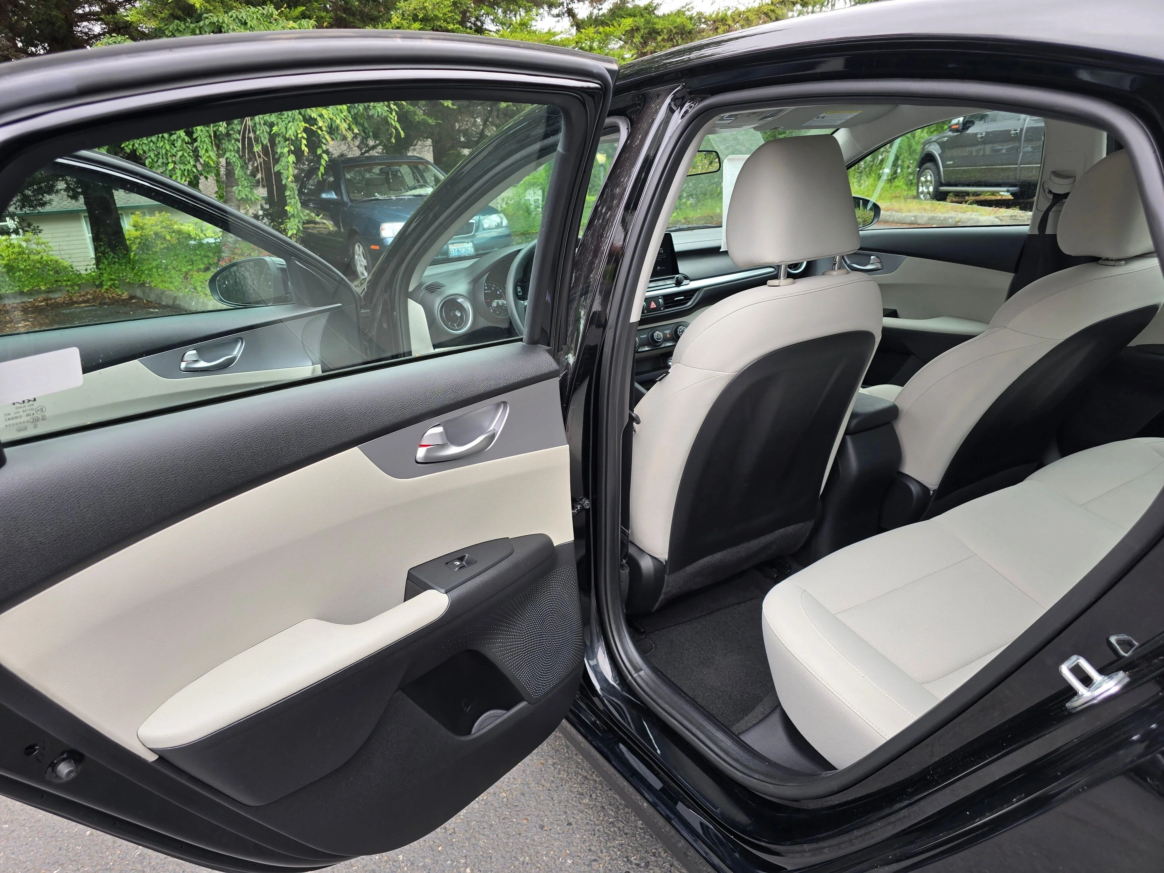 Certified Used 2023 Aurora Black Kia LXS image 9