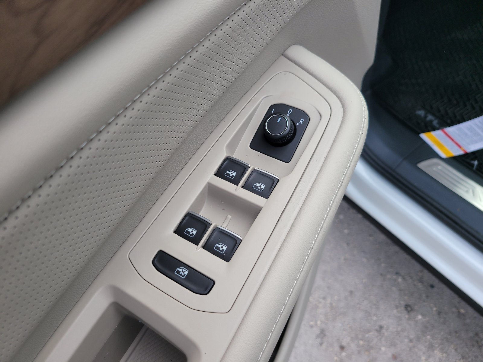 2026 Volkswagen Atlas SE w/Tech - Photo 18