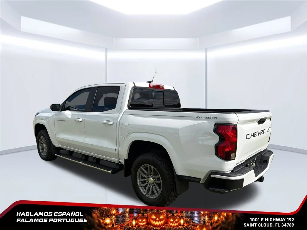 Used 2024 Summit White Chevrolet LT image 3