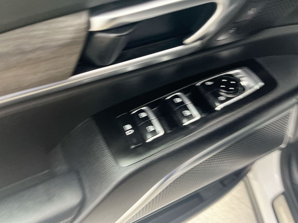 Used 2021 White Kia SX image 17