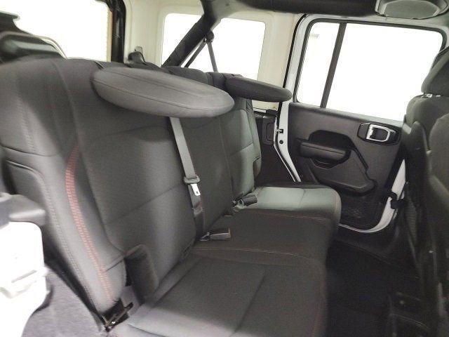 Used 2022 Bright White Clearcoat Jeep Unlimited Rubicon image 17