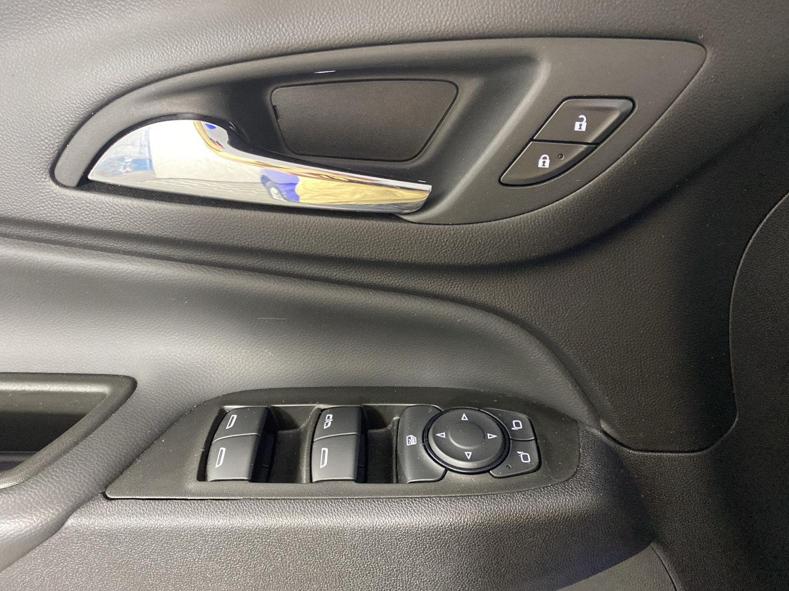 Used 2024  Chevrolet  image 12