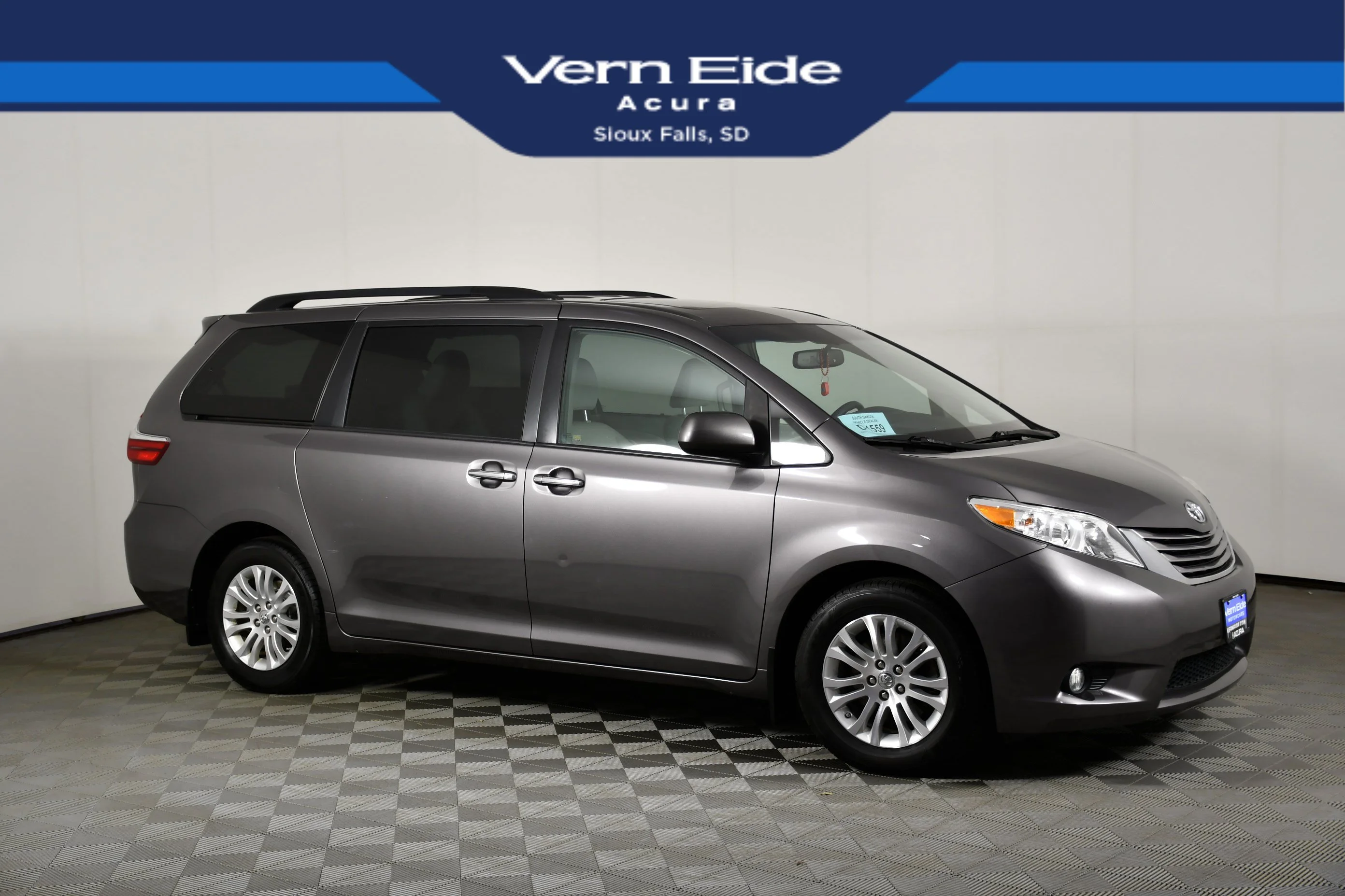 2017 Toyota Sienna XLE