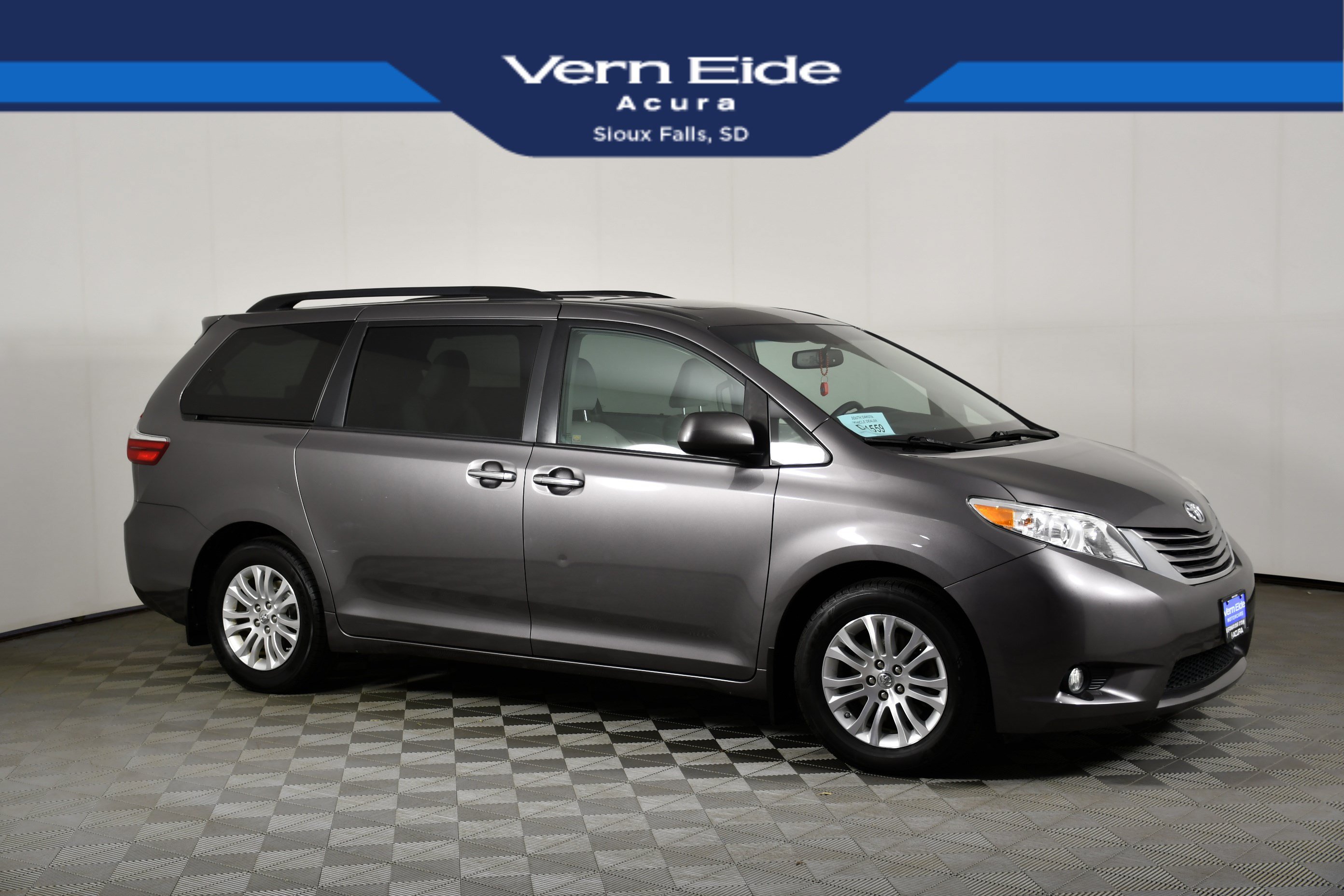 2017 Toyota Sienna XLE
