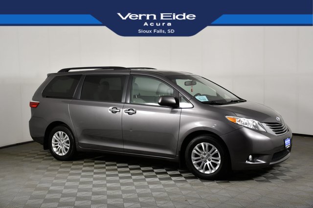 2017 Toyota Sienna XLE