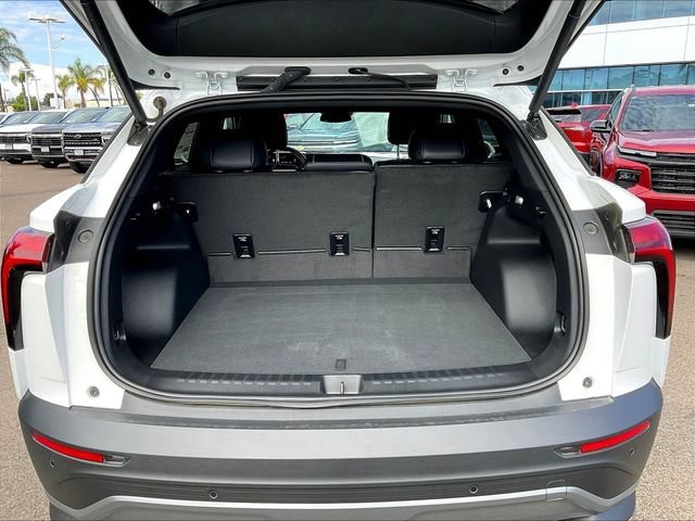 Used 2026 Summit White Chevrolet LT image 17
