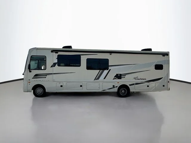 Used 2022 White Ford Chassis image 4