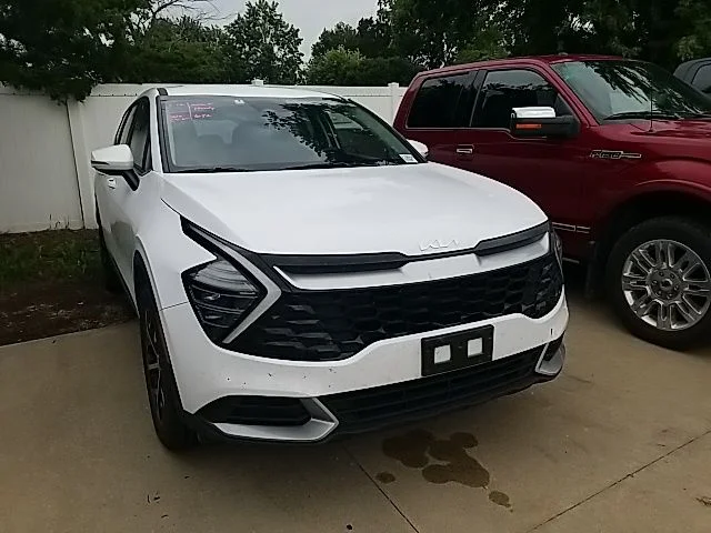 Used 2025 White Kia EX image 3
