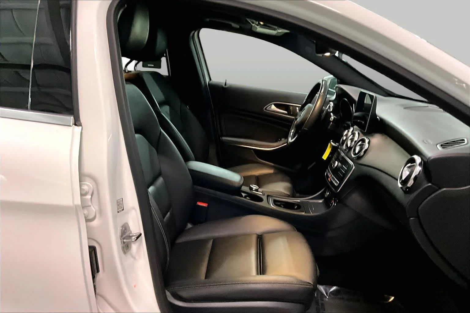 Used 2019 Polar White Mercedes-Benz GLA 250 image 8