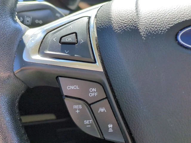 Used 2020 Blue Ford SEL image 16