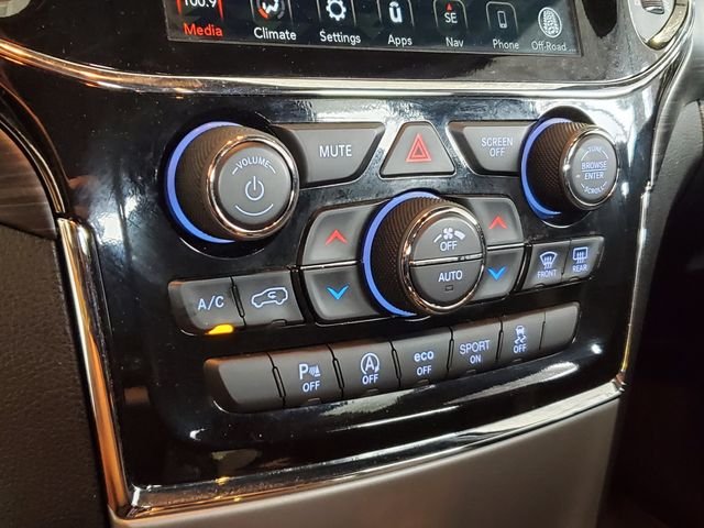 Used 2022 White Jeep Laredo E image 23