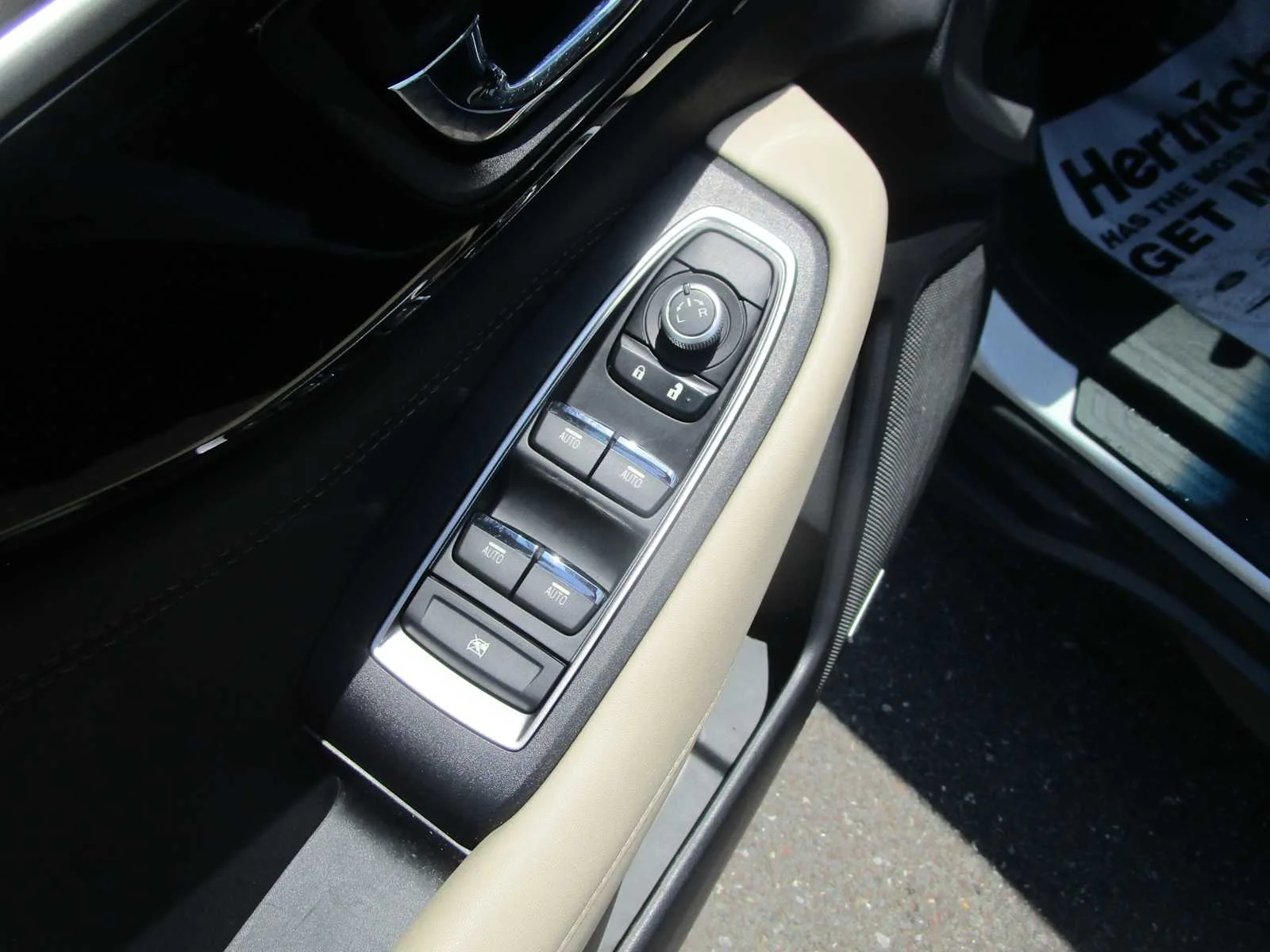 Used 2020 Crystal White Pearl Subaru Limited image 14