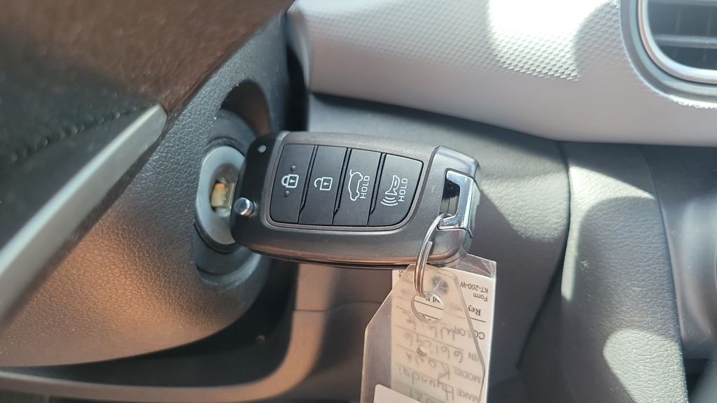 Used 2021 White Hyundai SE image 26