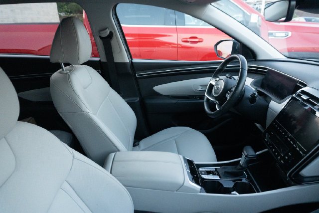 Used 2024 White Hyundai SEL image 4