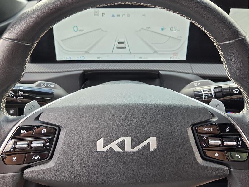 Used 2023 Snow White Pearl KIA GT-Line RWD image 31