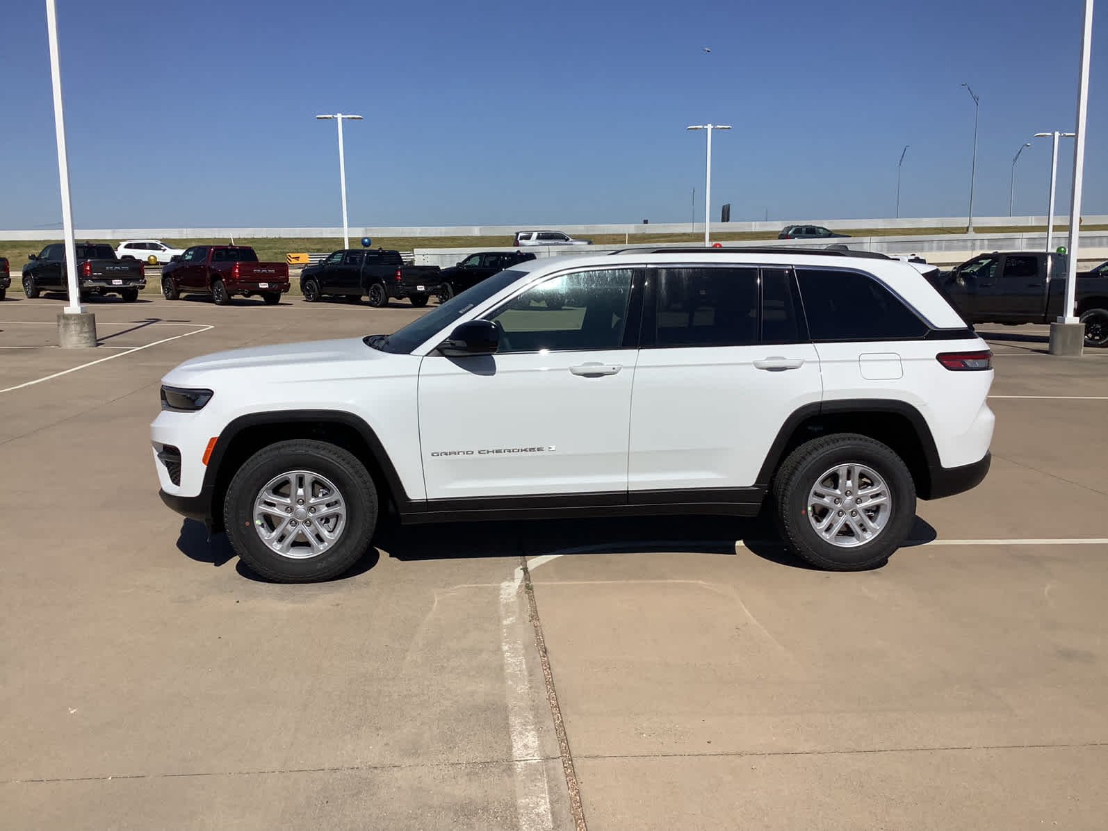 2025 Jeep Grand Cherokee Laredo - Photo 9