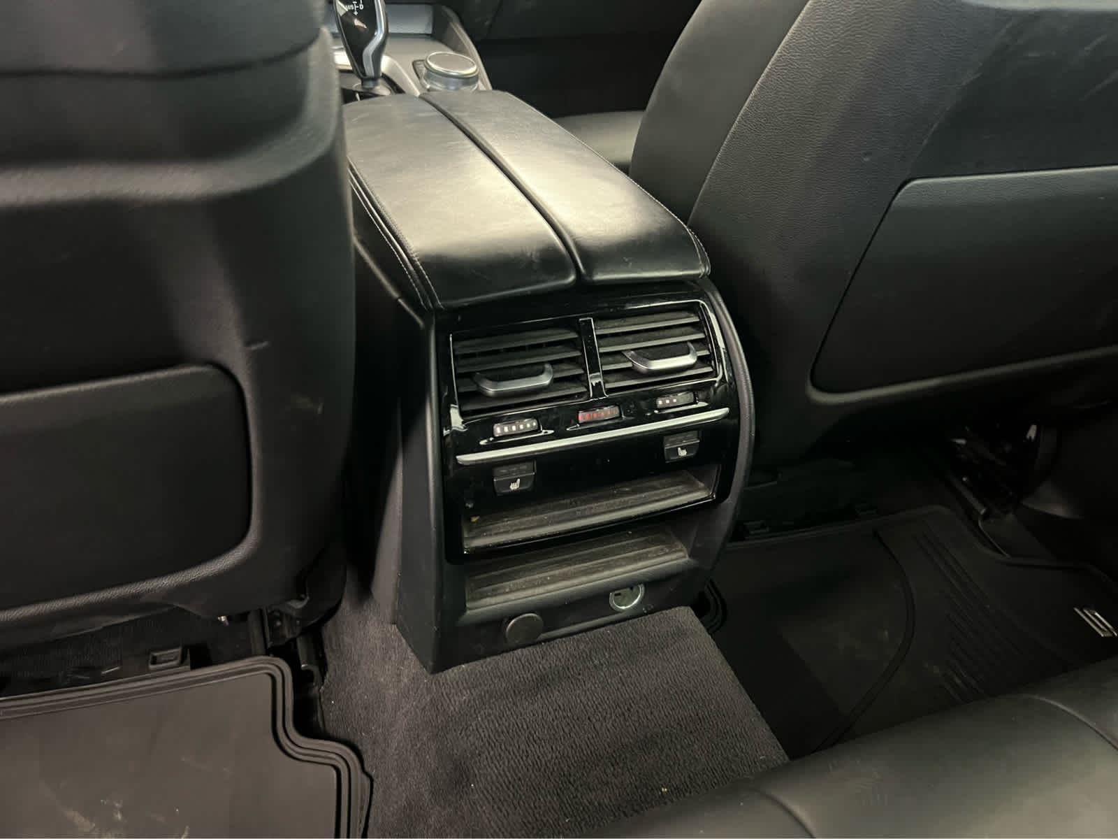 2018 BMW 5 Series M550i - Photo 27