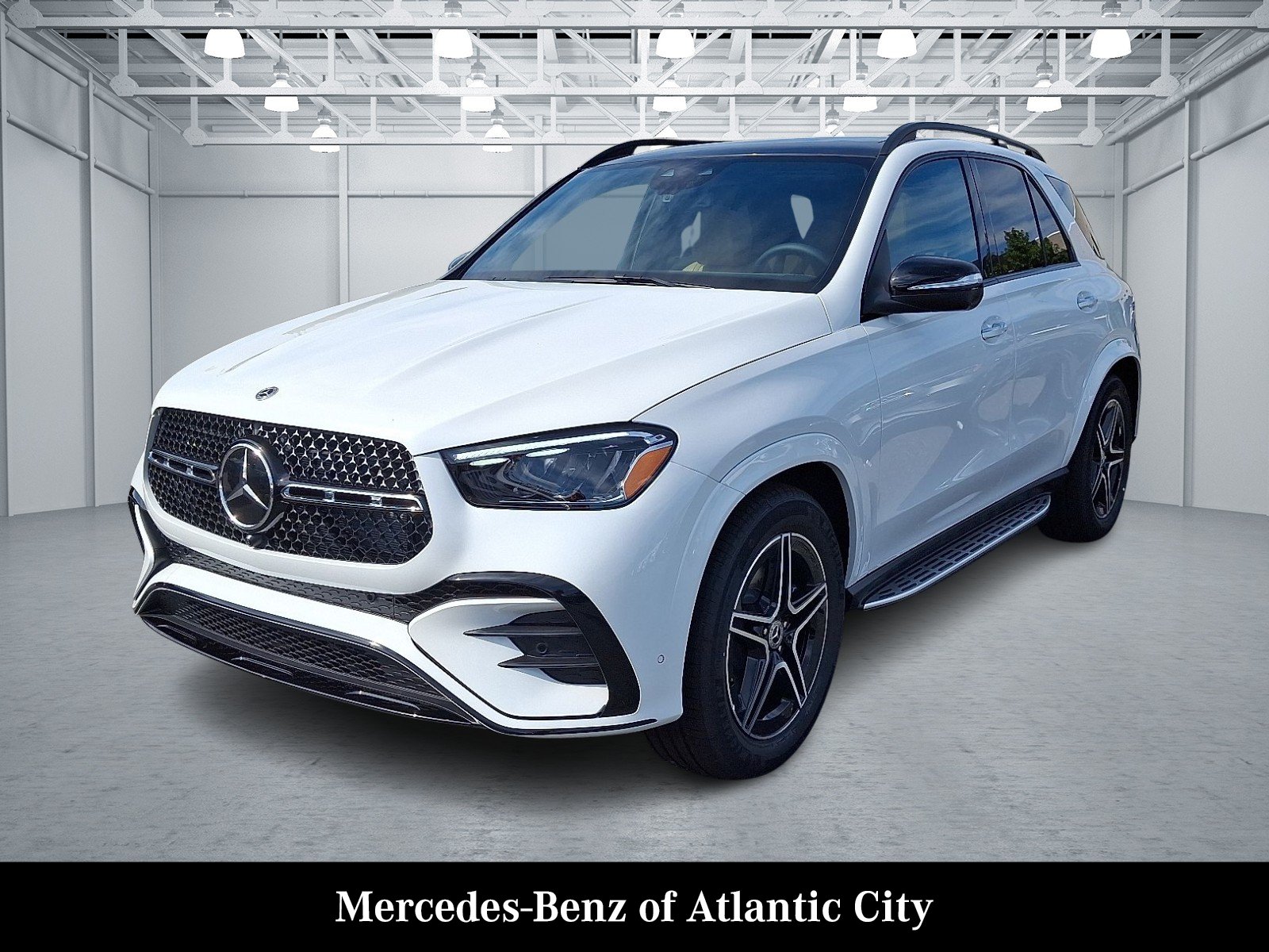 New 2026 MANUFAKTUR Moonlight White Metallic Mercedes-Benz GLE 450 image 2