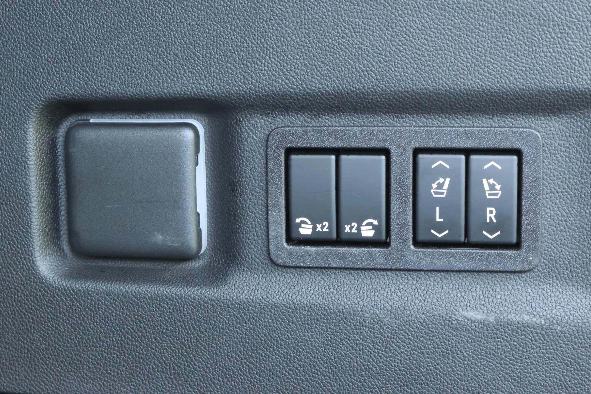 Used 2023 Blue GMC SLT image 24