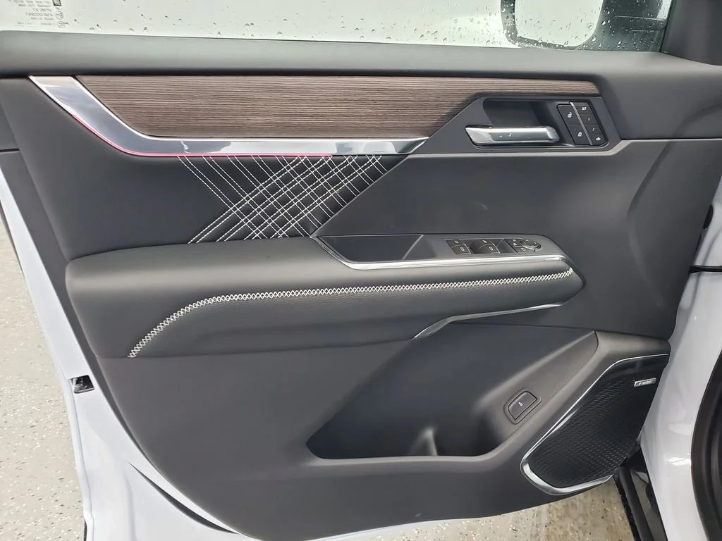 2026 GMC Acadia Denali - Photo 9