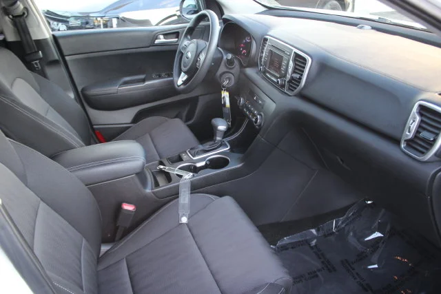 Used 2019 White Kia LX image 33
