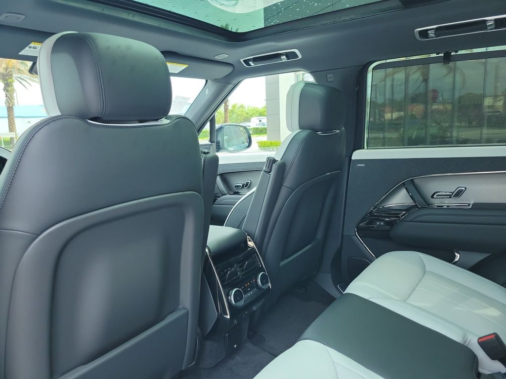 New 2026 Giola Green Land Rover Dynamic SE image 17