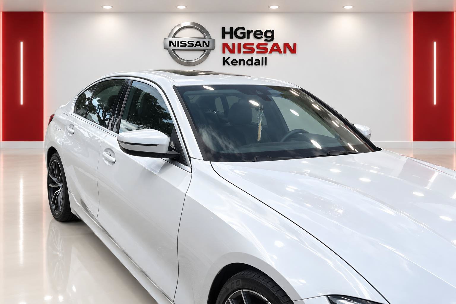 Used 2020 White BMW 330i image 4