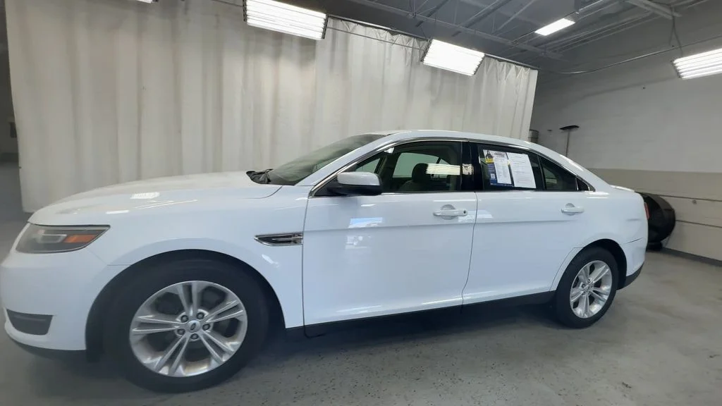 Used 2015 Oxford White Ford SEL image 7