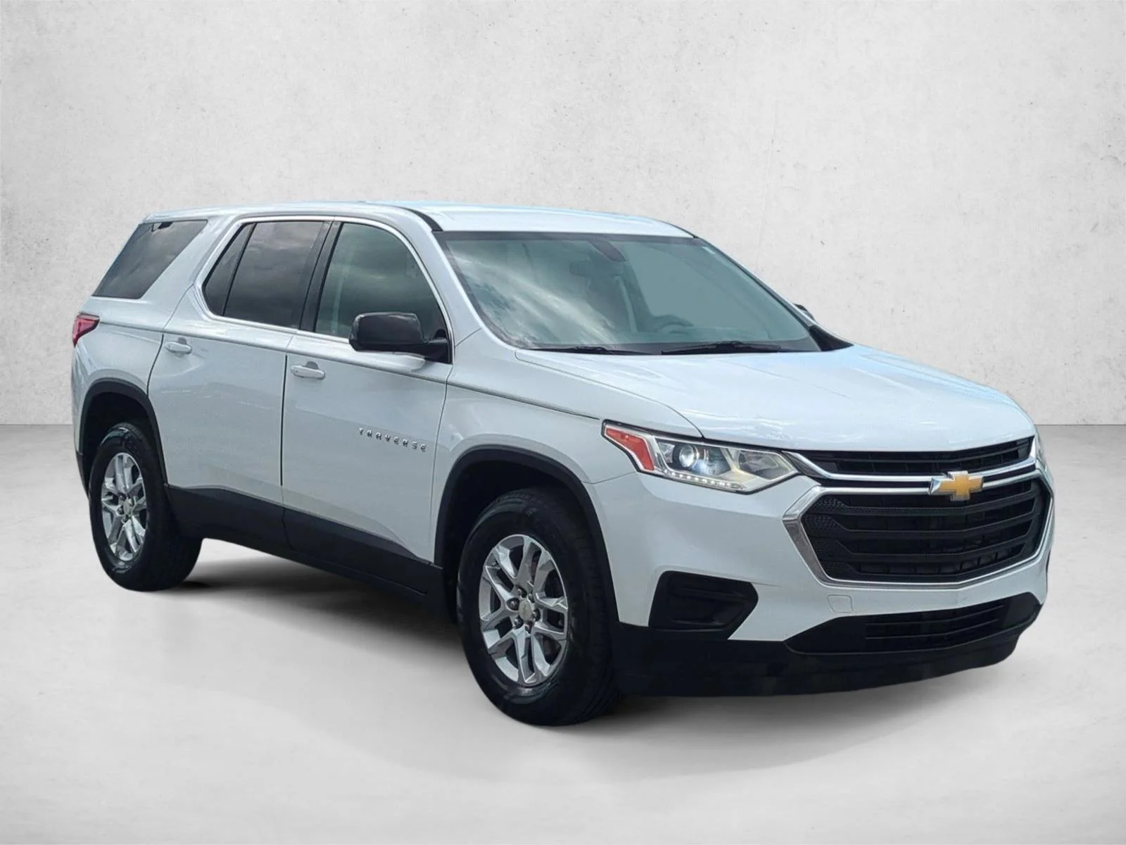 Used 2019 Summit White Chevrolet LS image 3