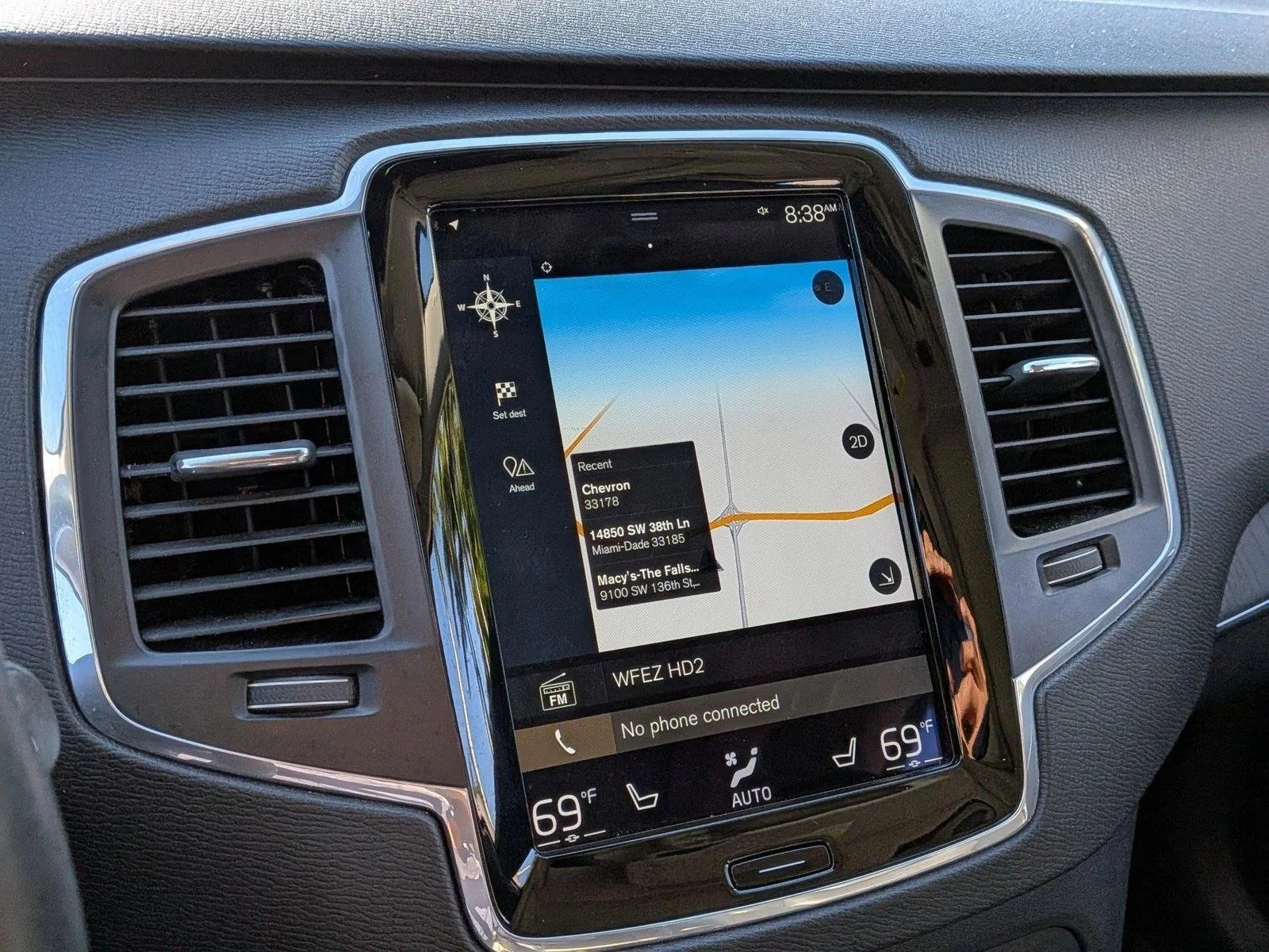 Used 2020 Bright Silver Metallic Volvo Momentum image 11