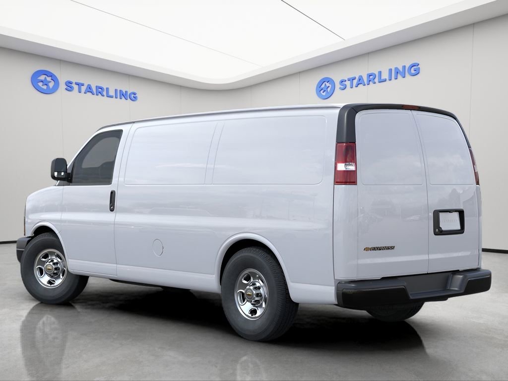 New 2025 Summit White Chevrolet WT image 3