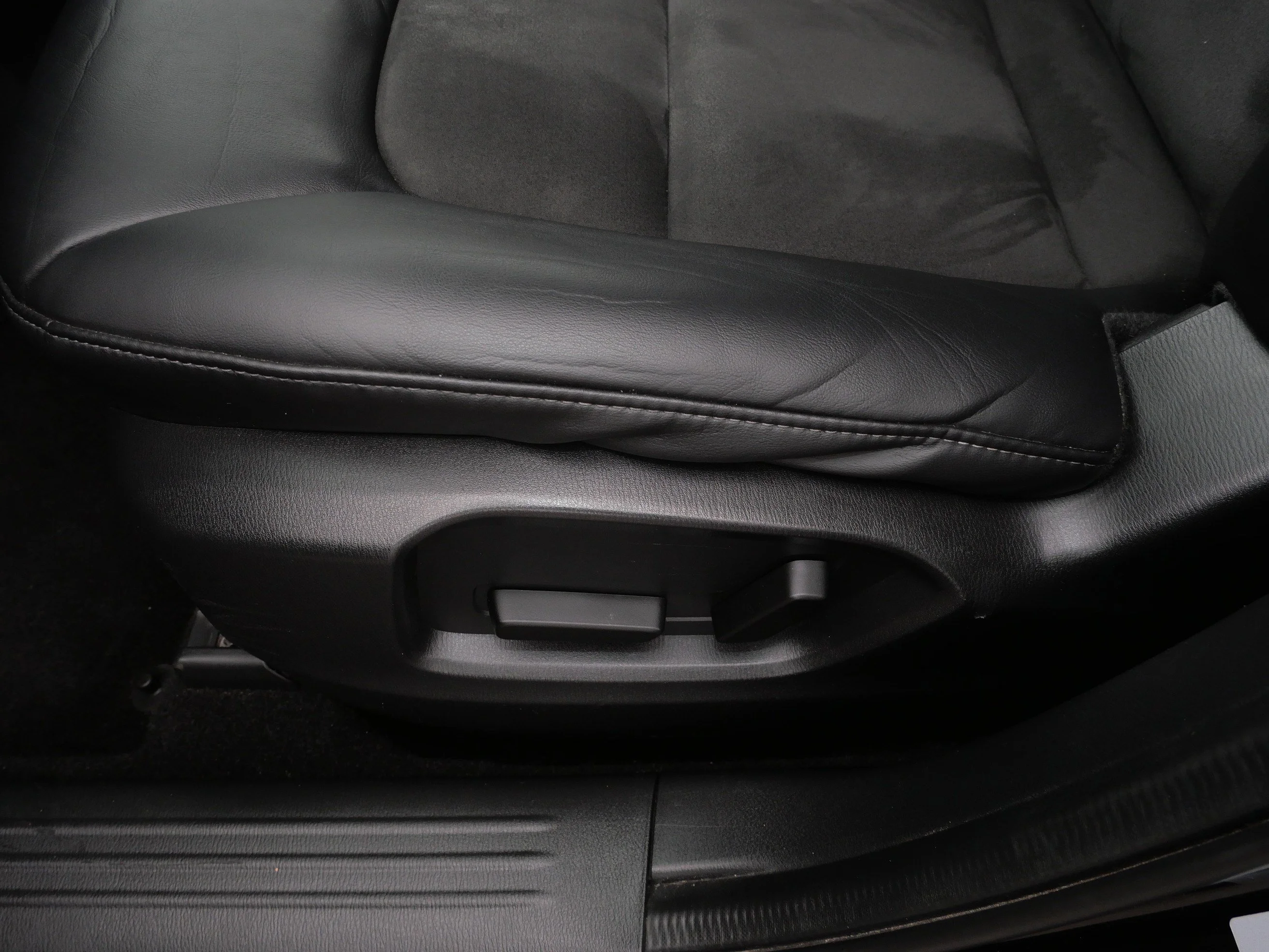 Used 2019 Jet Black Mica Mazda Touring image 20