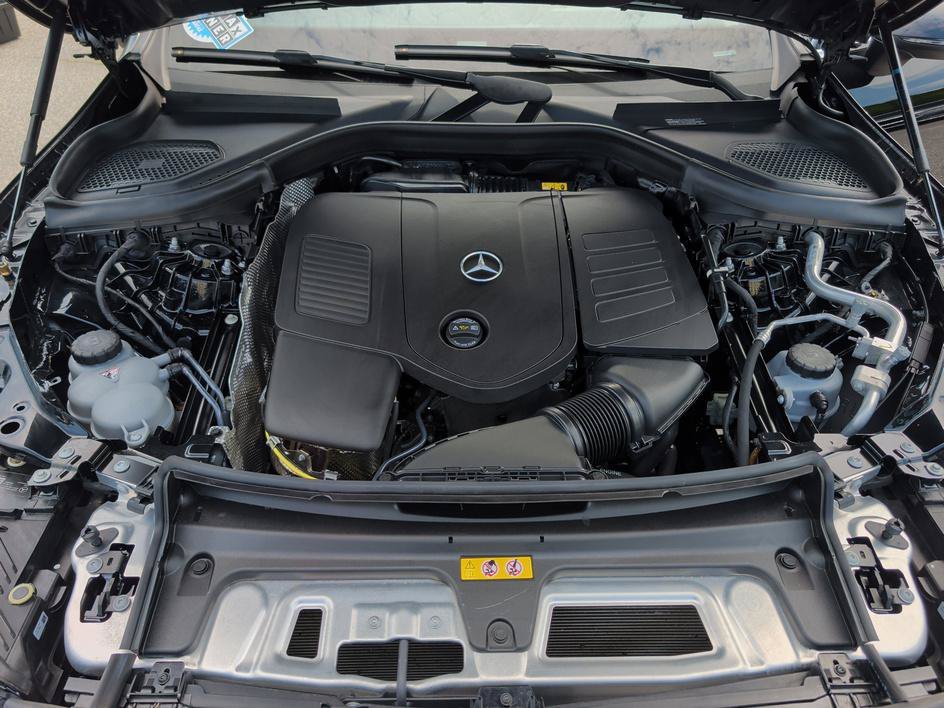 Used 2025 Black Mercedes-Benz GLC 300 image 28