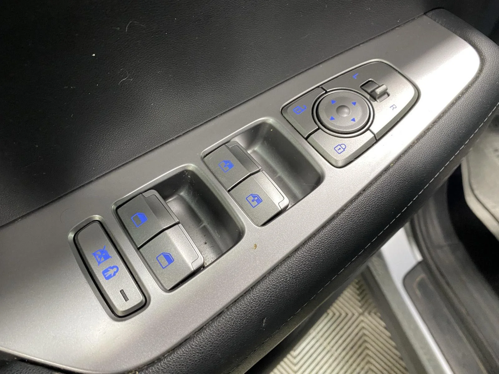 Used 2020 Lagoon Silver Hyundai SEL image 19