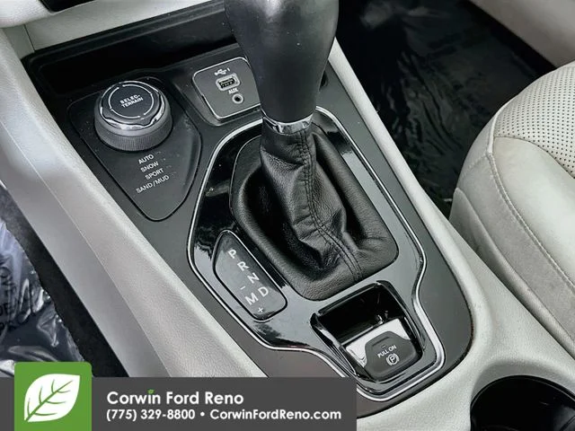 Used 2019 Granite Crystal Clearcoat Metallic Jeep Overland image 20