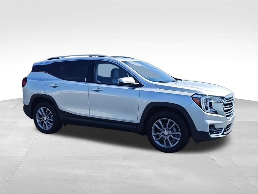 Used 2022 Silver GMC SLT image 2
