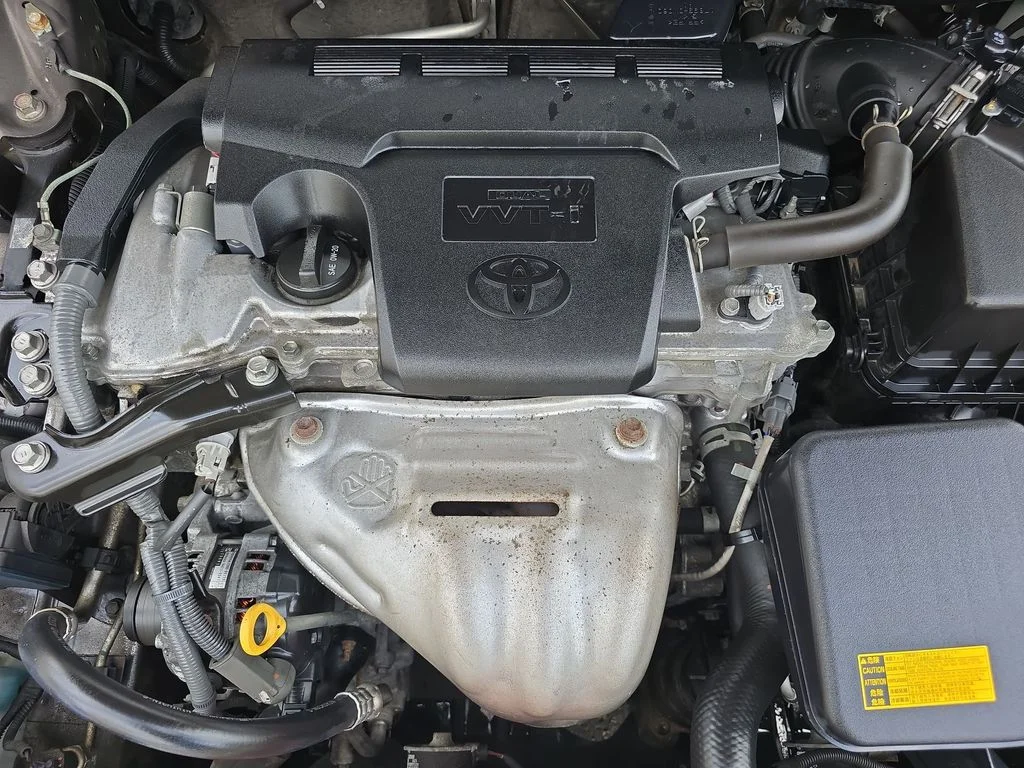 Used 2015 Gray Toyota LE image 40