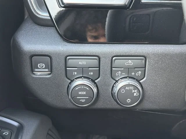 New 2026 Summit White GMC SLE image 29