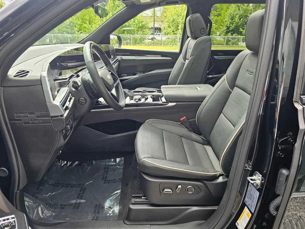 Certified Used 2026 Black Raven Cadillac Sport image 23