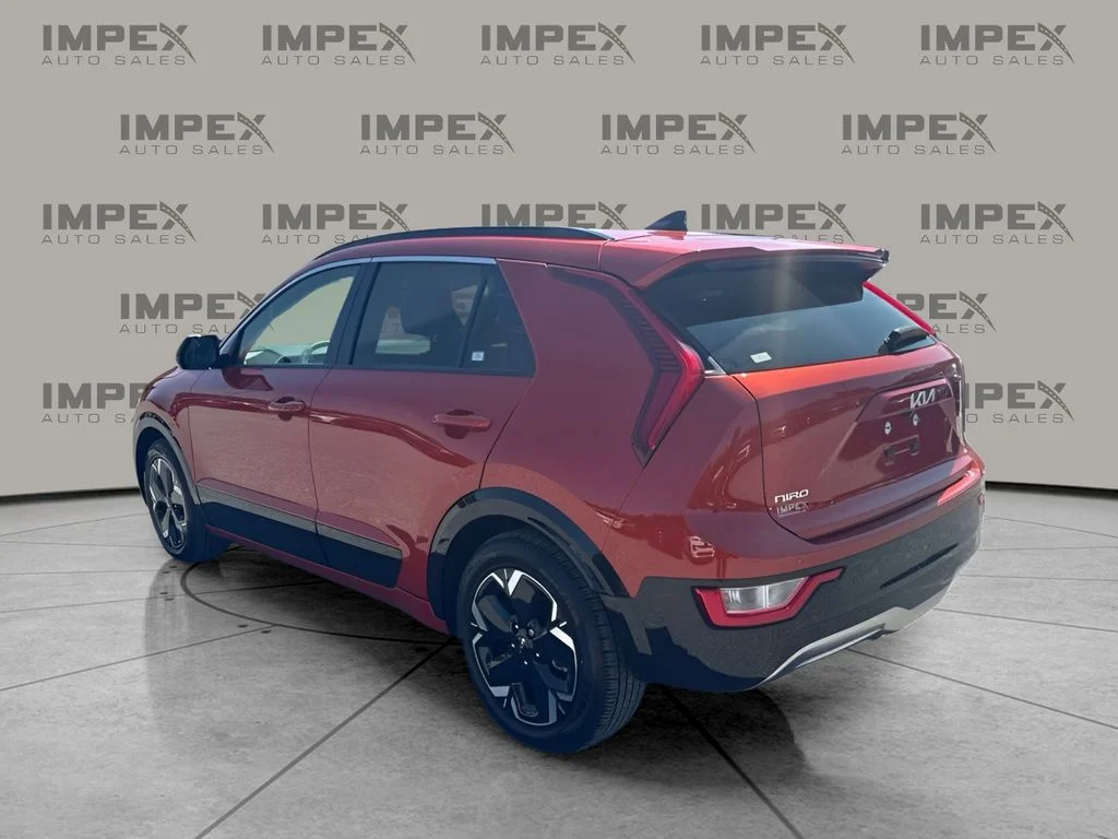 Used 2023 Red Kia Wind image 3
