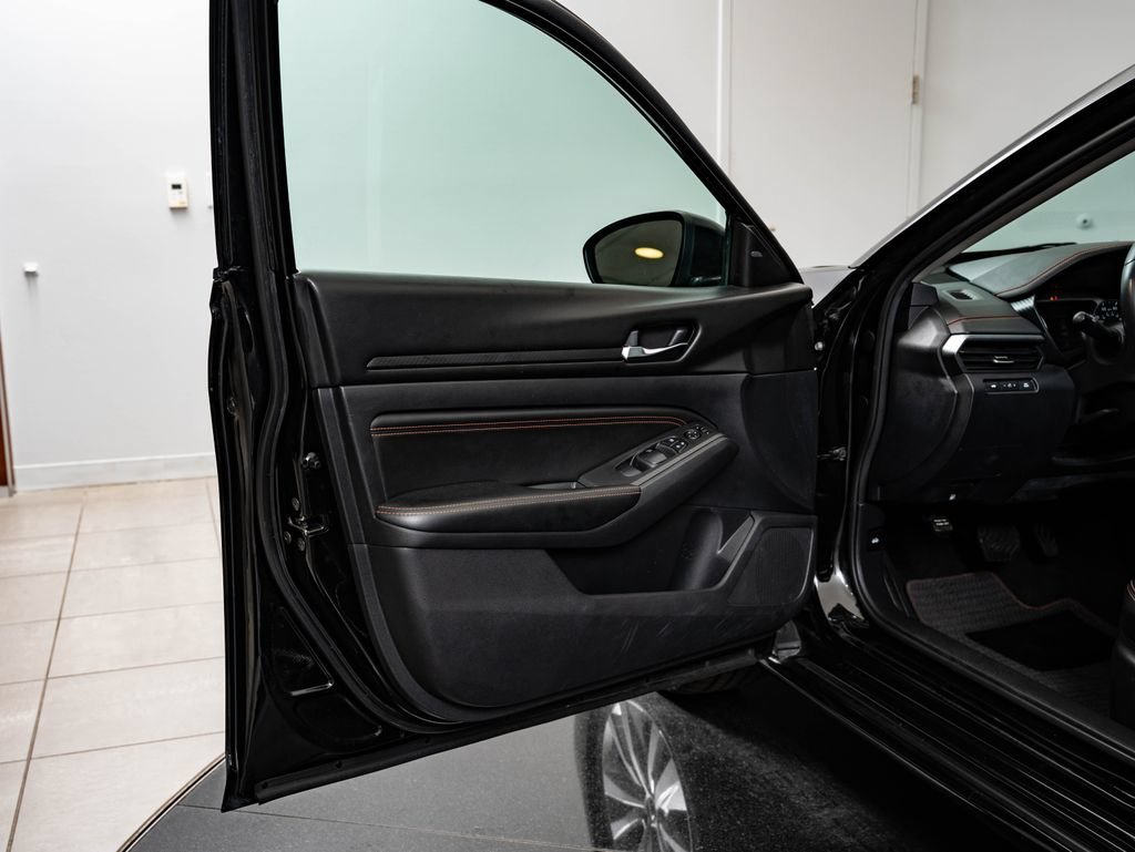Used 2019 Super Black Nissan 2.5 SR image 25