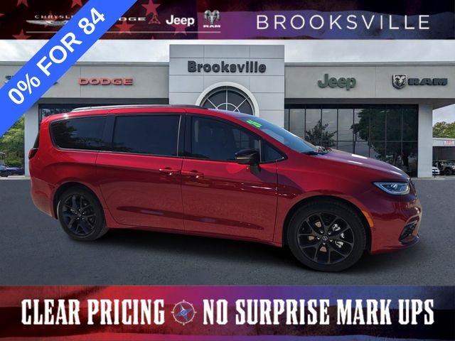2026 Chrysler Pacifica Select's photo
